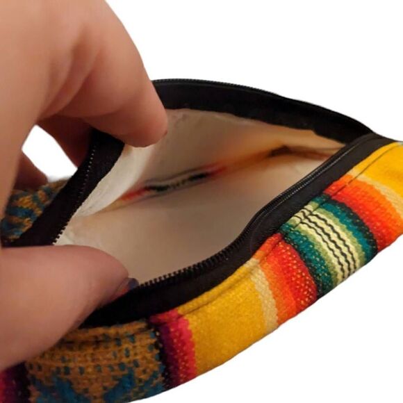 Puerto Rico Multicolor Knit Pouch Wristlet Zipper Closure Imported Frog Logo - Picture 5 of 5